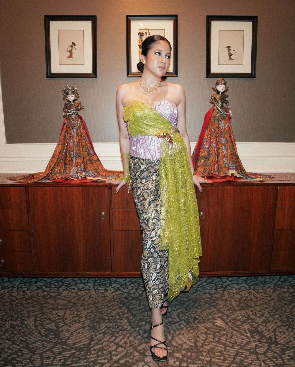pesona gaya Sitha Marino dibalut bustier kebaya © 2023 brilio.net