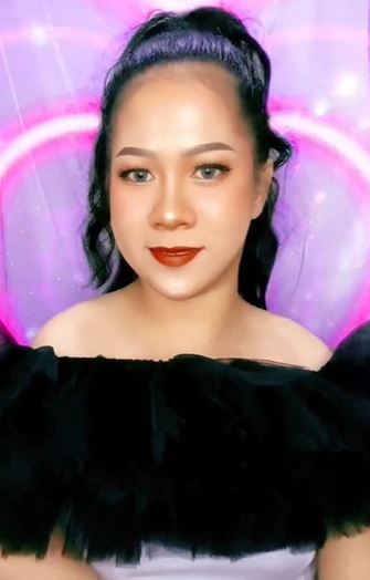 Cewek ini makeup jadi Barbie cuma pakai satu tangan © 2023 brilio.net Cewek ini makeup jadi Barbie cuma pakai satu tangan © 2023 brilio.net