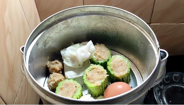 Tanpa pakai tepung apa pun, ini cara mudah bikin siomay ayam yang padat dan tetap kenyal