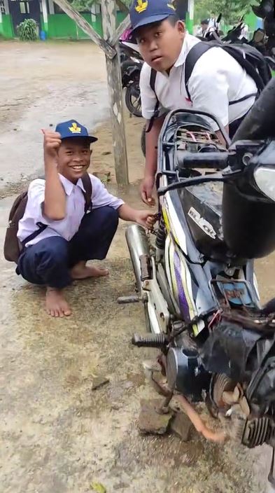 Cara unik ini bikin motor tidak gampang terpeleset TikTok