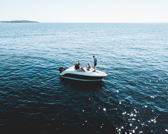 160 Kata-kata bijak tentang laut, bikin hati tenang dan cocok jadi caption Instagram