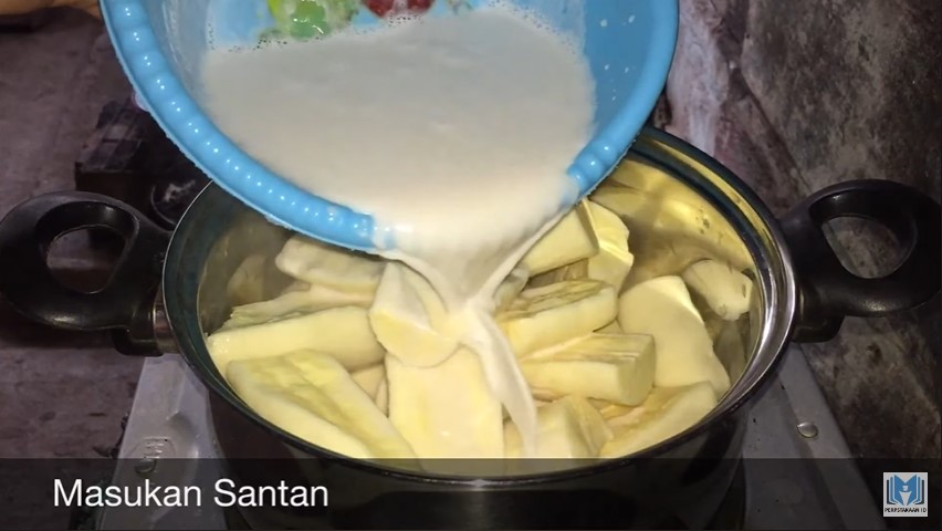 Trik merebus singkong biar makin empuk dan legit, cukup tambah 1 bahan dapur