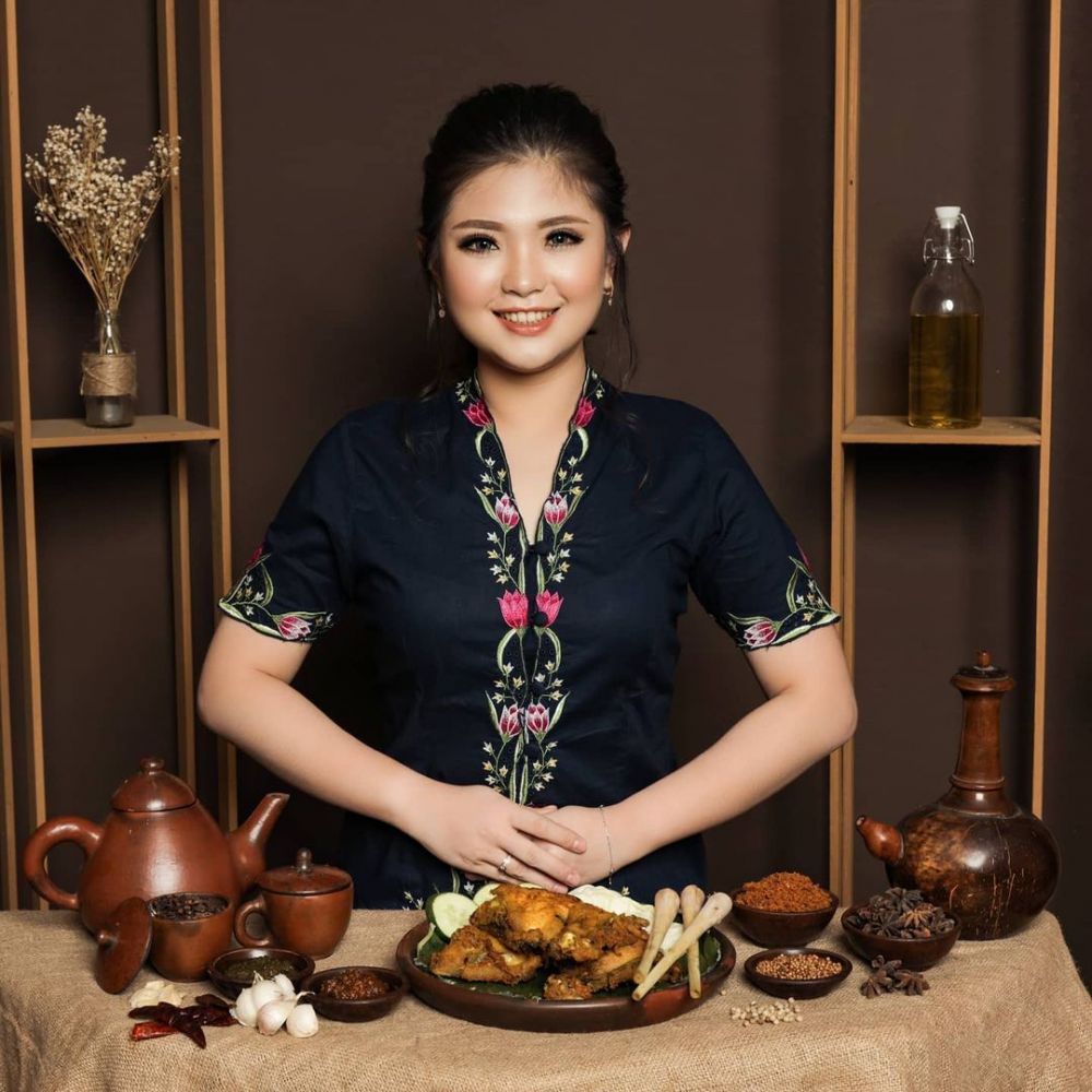 potret manglingi chef saat tampil pakai kebaya © berbagai sumber