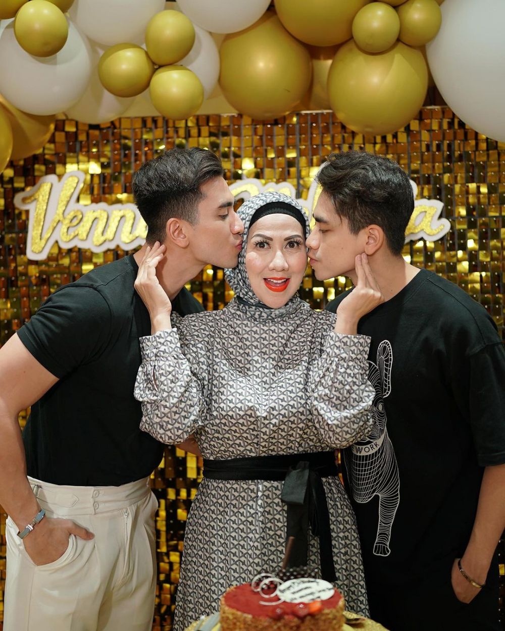 Kado dari Verrell Bramasta berhasil bikin Venna Melinda mewek © 2023 brilio.net Kado dari Verrell Bramasta berhasil bikin Venna Melinda mewek © 2023 brilio.net