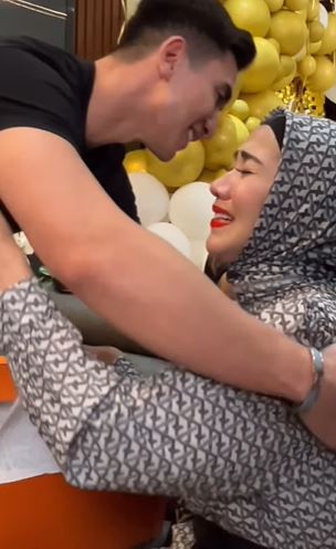 Kado dari Verrell Bramasta berhasil bikin Venna Melinda mewek © 2023 brilio.net