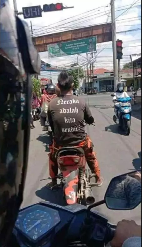 Potret nyeleneh pakaian pengendara Berbagai sumber