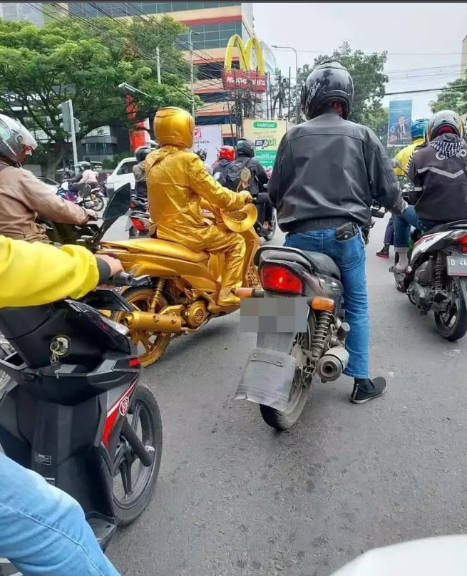 Potret nyeleneh pakaian pengendara Berbagai sumber