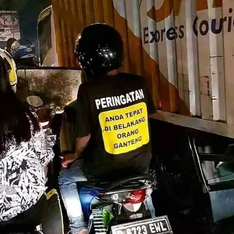 Potret nyeleneh pakaian pengendara Berbagai sumber Potret nyeleneh pakaian pengendara Berbagai sumber