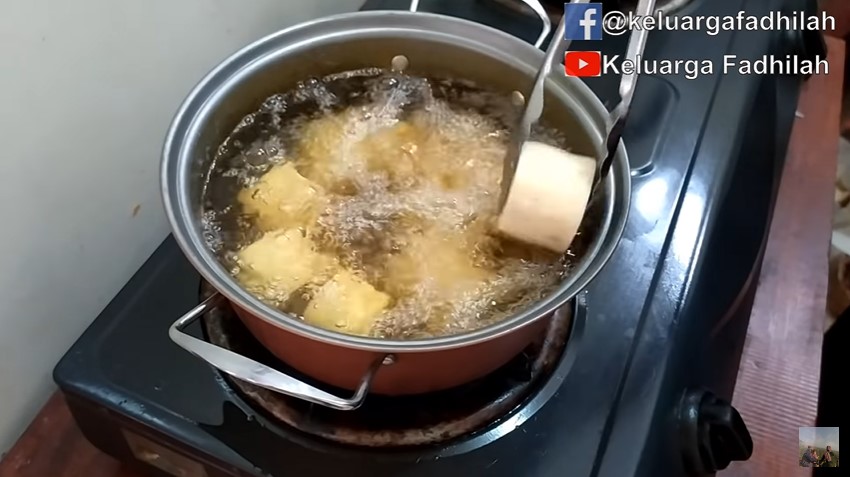 Tanpa rebus atau kukus, begini trik bikin singkong goreng keju agar merekah, gurih, dan renyah