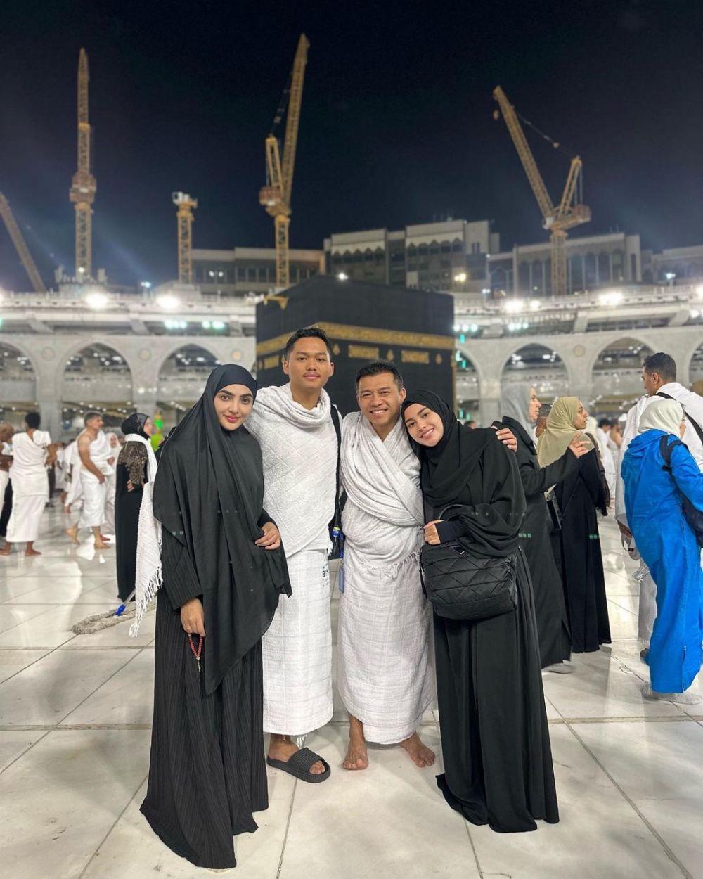 ashanty mau pisah dari anang © berbagai sumber ashanty mau pisah dari anang © berbagai sumber