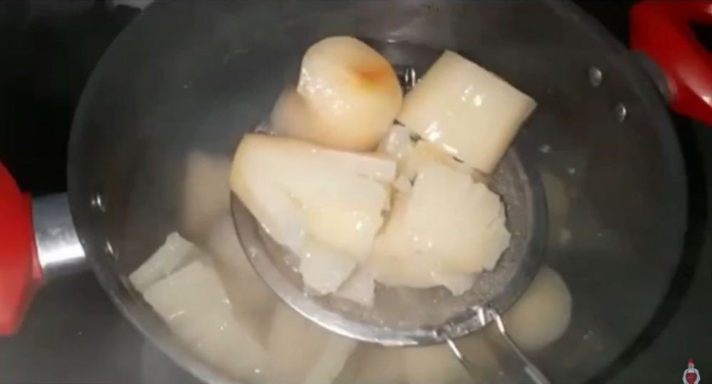 Tak perlu bahan tambahan, begini cara merebus singkong agar cepat empuk dan merekah dalam 10 menit