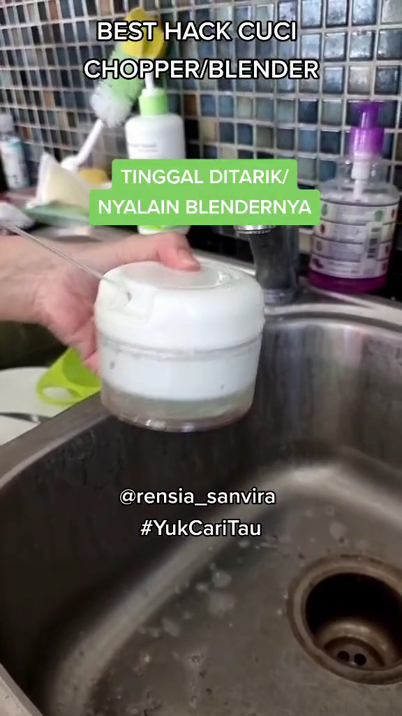 Tanpa perlu digosok pakai spons, ini trik praktis cuci chopper agar bersih bebas dari sisa makanan