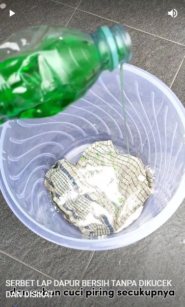 Cara praktis cuci lap dapur tanpa dikucek dan disikat, cukup pakai 3 bahan bisa ampuh basmi bau tengik