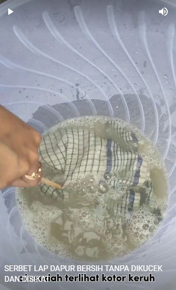 Cara praktis cuci lap dapur tanpa dikucek dan disikat, cukup pakai 3 bahan bisa ampuh basmi bau tengik