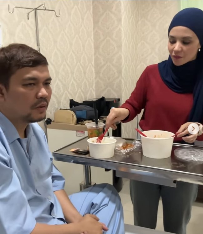 momen aldila jelita setia dampingi indra bekti operasi sinus © berbagai sumber