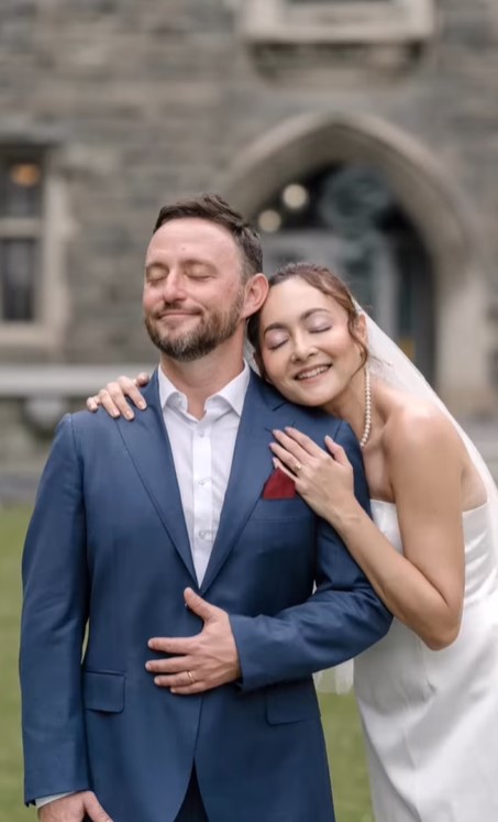 dewi rezer dan pacar bulenya menikah diam-diam di kanada © berbagai sumber