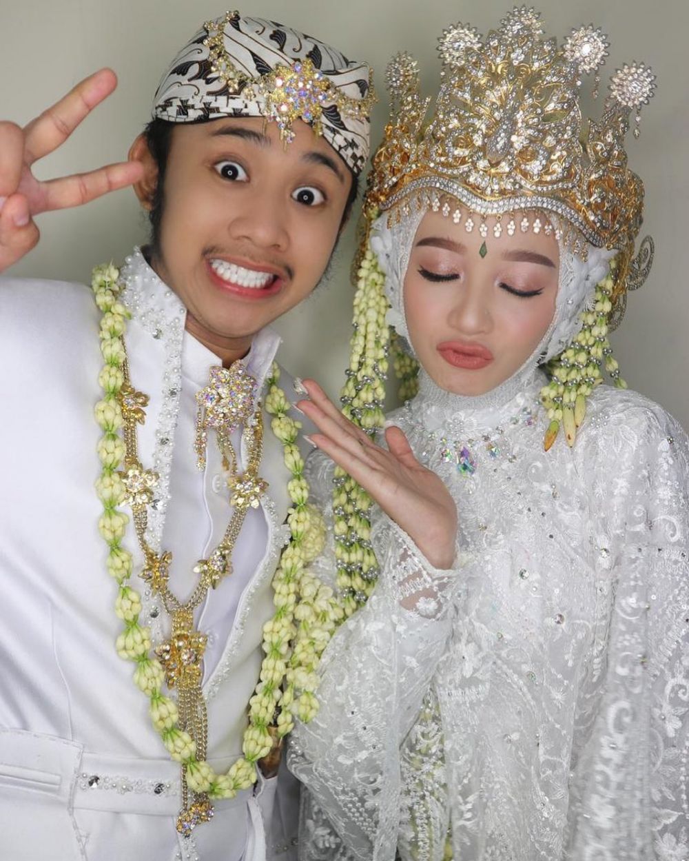 potret pedangdut jebolan dangdut academy jatuh ke pelukan pebisnis © berbagai sumber