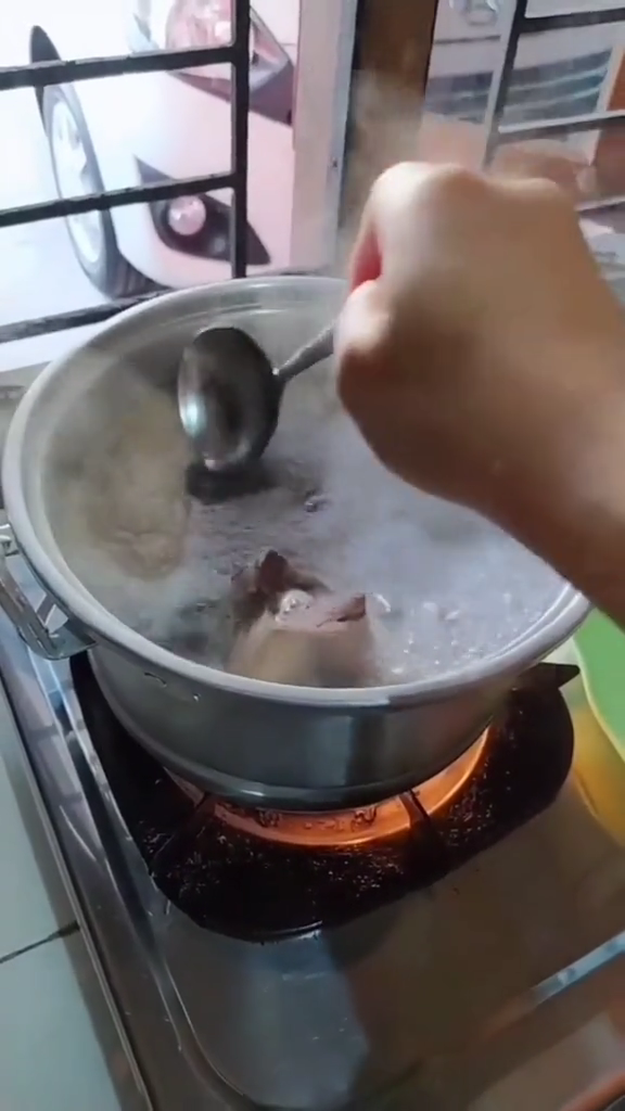 Tanpa daun salam, ini cara ampuh hilangkan bau prengus daging kambing pakai 2 bumbu dapur