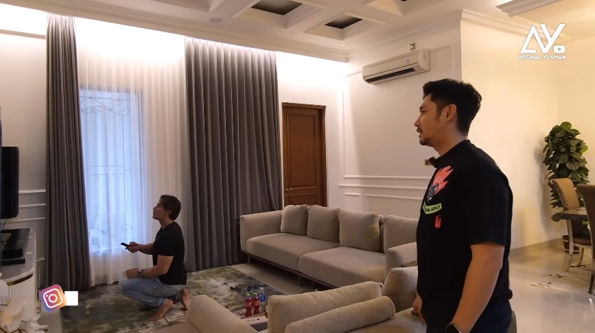 rumah Angga Wijaya usai nikah lagi © YouTube rumah Angga Wijaya usai nikah lagi © YouTube
