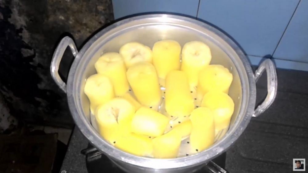 Bukan direbus atau digoreng dua kali, ini cara cepat membuat singkong goreng agar renyah dan merekah