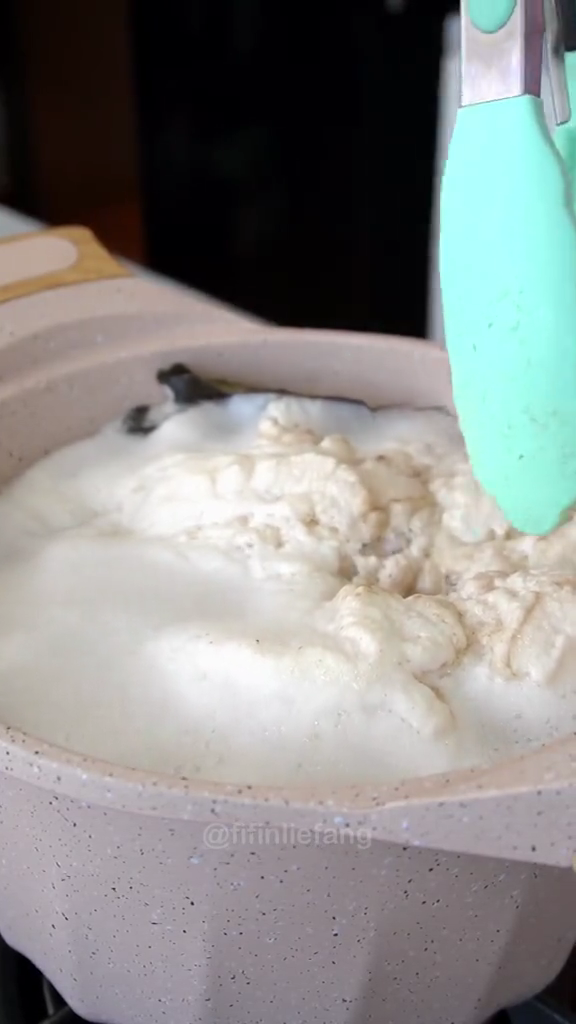 Jangan langsung dicuci, ini cara membersihkan daging pakai 3 bahan dapur