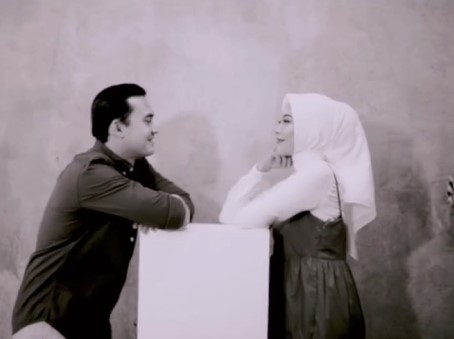 gaya pemotretan kehamilan anak kedua ikbal fauzi pemeran ikatan cinta © berbagai sumber gaya pemotretan kehamilan anak kedua ikbal fauzi pemeran ikatan cinta © berbagai sumber