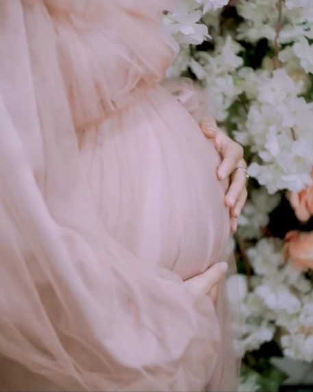 gaya pemotretan kehamilan anak kedua ikbal fauzi pemeran ikatan cinta © berbagai sumber gaya pemotretan kehamilan anak kedua ikbal fauzi pemeran ikatan cinta © berbagai sumber