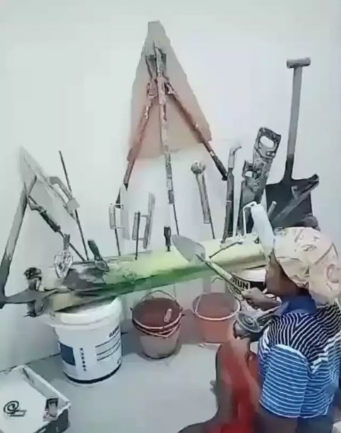 Potret kocak aksi kuli bangunan berpose ala anak band Berbagai sumber