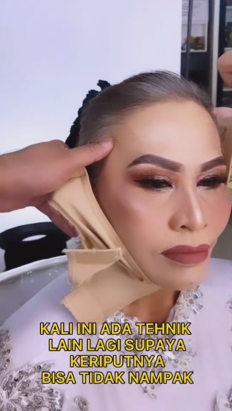 MUA rias nenek cemberut jadi lebih muda © 2023 brilio.net