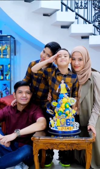 momen ultah ke-6 Malik anak kedua Alyssa Soebandono dan Dude Harlino © 2023 brilio.net momen ultah ke-6 Malik anak kedua Alyssa Soebandono dan Dude Harlino © 2023 brilio.net