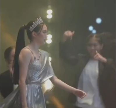 Potret Regina Galore rayakan ulang tahun ke-17 mewah bak galeri seni © 2023 brilio.net Potret Regina Galore rayakan ulang tahun ke-17 mewah bak galeri seni © 2023 brilio.net