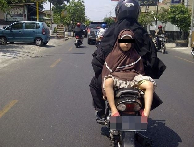 The Power of Emak-emak beraksi di jalanan Berbagai sumber