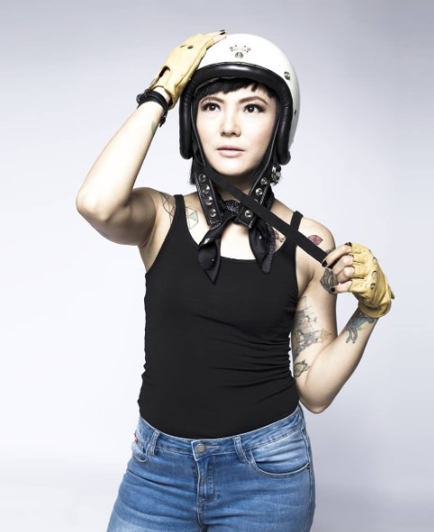 Aktris tato tersembunyi di lengan © berbagai sumber