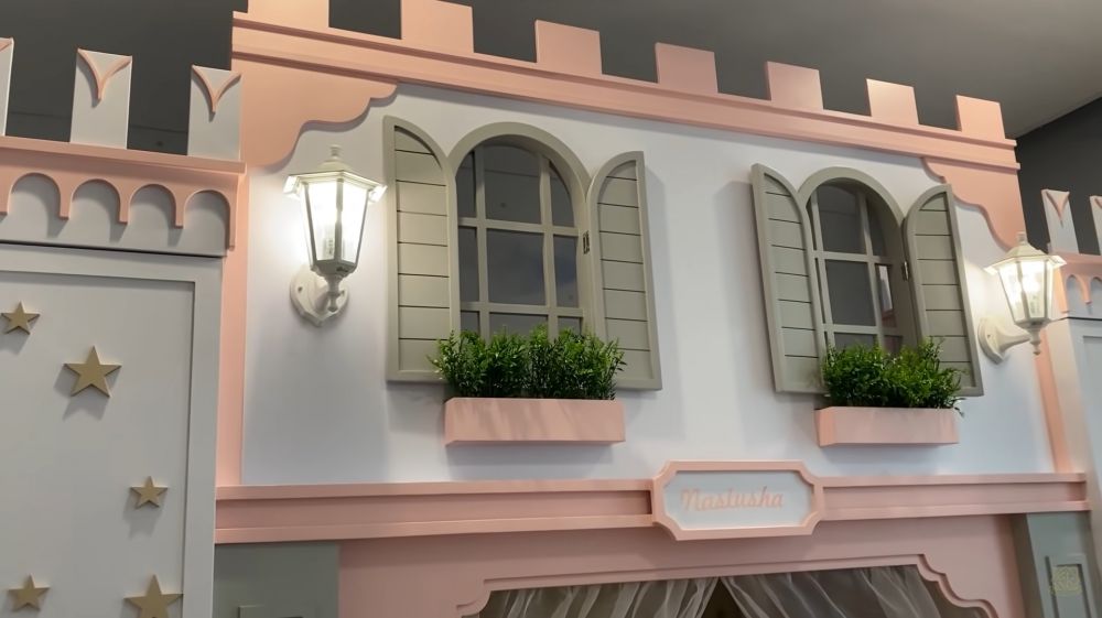 potret kamar anak seleb serba pink bak rumah Barbie © berbagai sumber