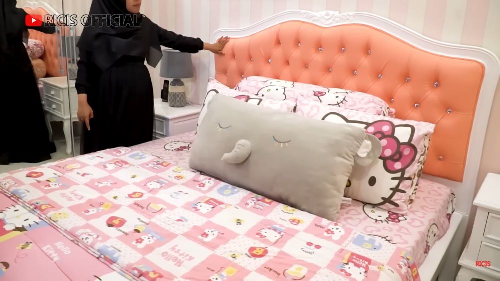 potret kamar anak seleb serba pink bak rumah Barbie © berbagai sumber