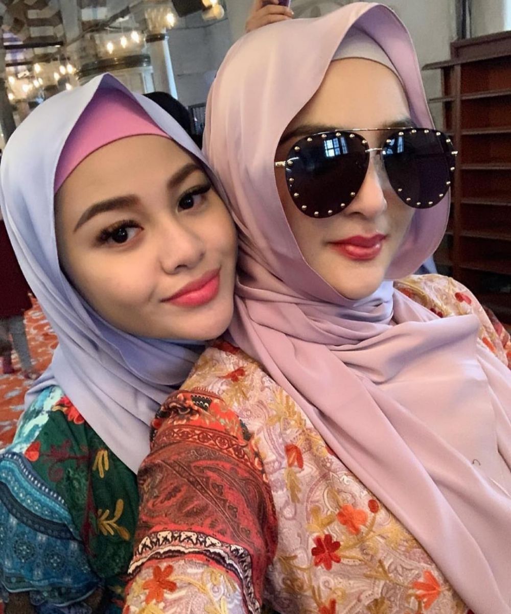 potret kedekatan aurel dengan ashanty © instagram potret kedekatan aurel dengan ashanty © instagram