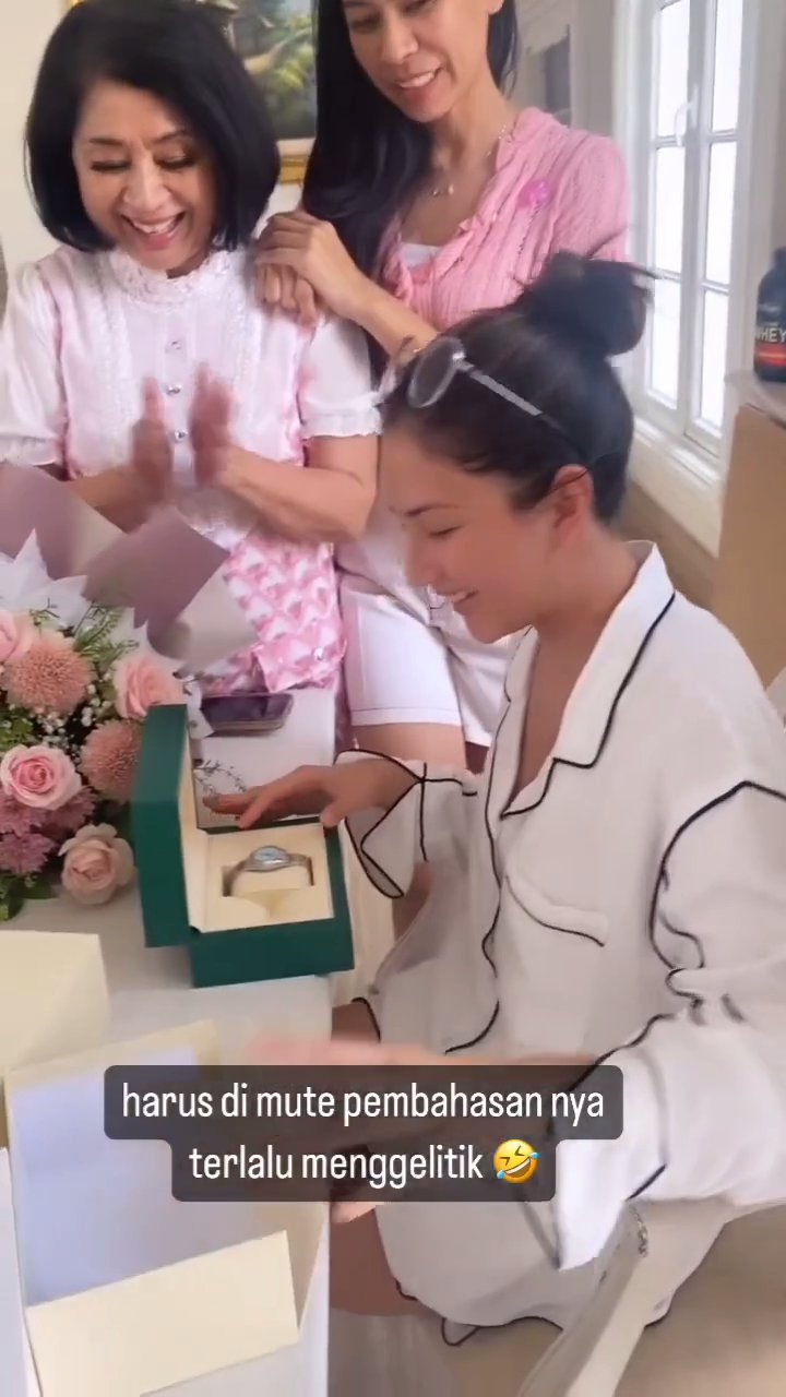 momen jessica mila dapat kejutan dari mertua dan ipar © instagram momen jessica mila dapat kejutan dari mertua dan ipar © instagram
