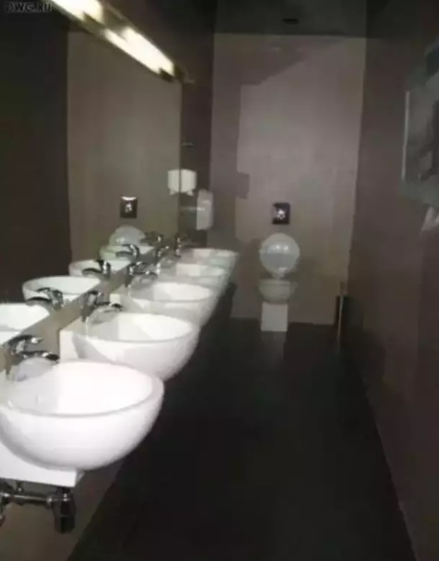 Benda nyeleneh nggak guna Berbagai sumber