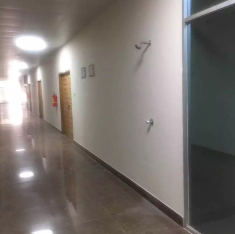 Benda nyeleneh nggak guna Berbagai sumber