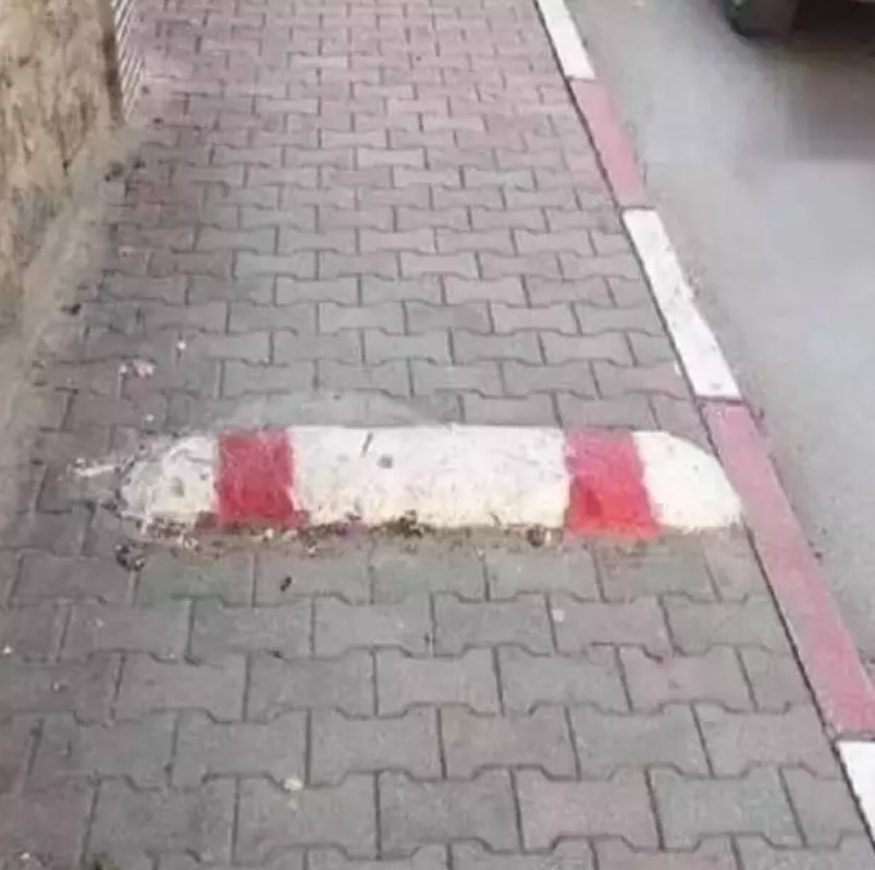 Benda nyeleneh nggak guna Berbagai sumber