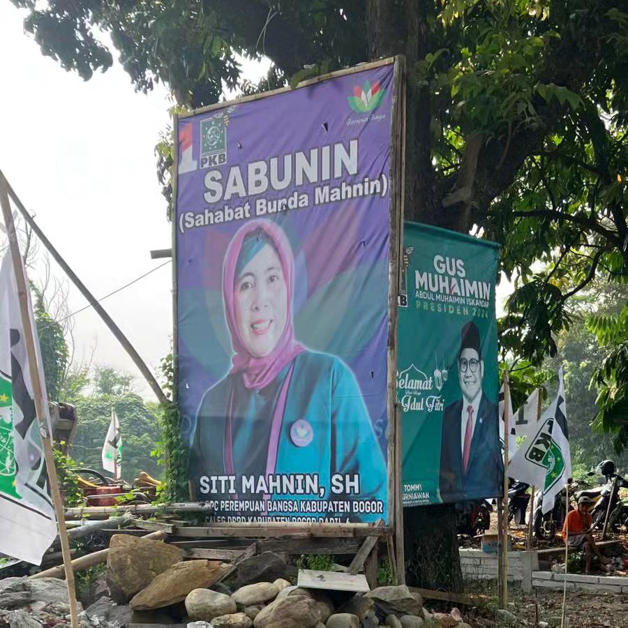 Baliho ini mau kampanye atau melawak Berbagai sumber