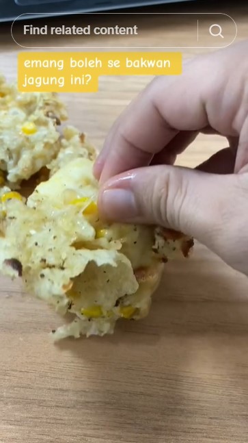 Bikin geleng kepala, bakwan jagung ala warganet ini simpel dibuat tapi auto kerja keras pas makan