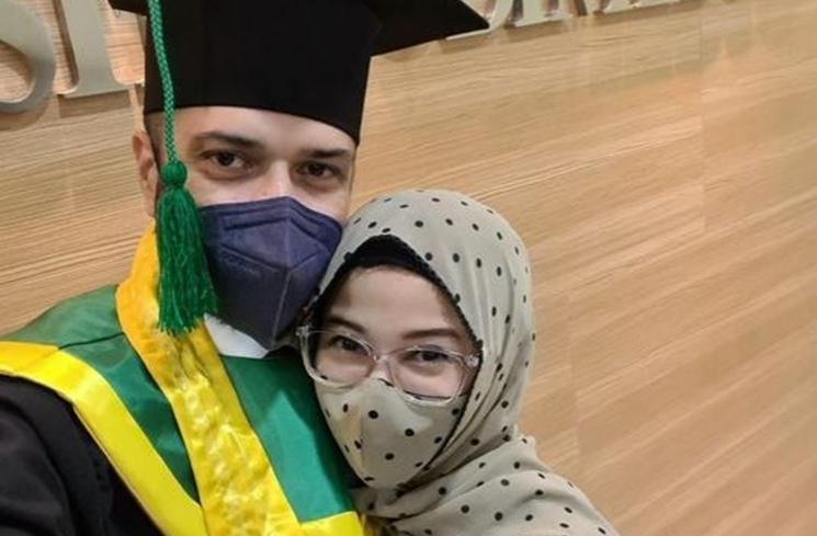 seleb cantik pendamping wisuda © 2023 brilio.net