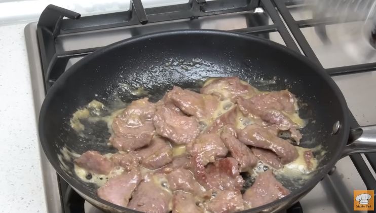 Nggak perlu direbus dulu, ini cara ampuh mengempukkan daging sapi dalam 5 menit pakai 1 bahan dapur