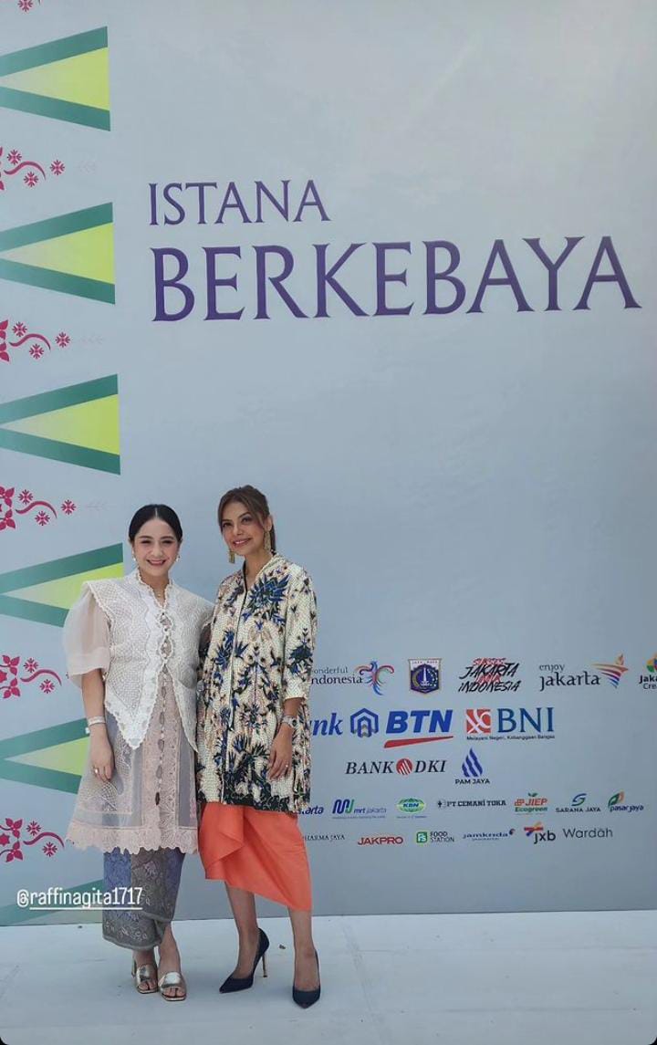 artis di istana berkebaya © 2023 brilio.net artis di istana berkebaya © 2023 brilio.net