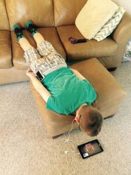 ide nyeleneh kaum mager nonton film di kamar Berbagai sumber