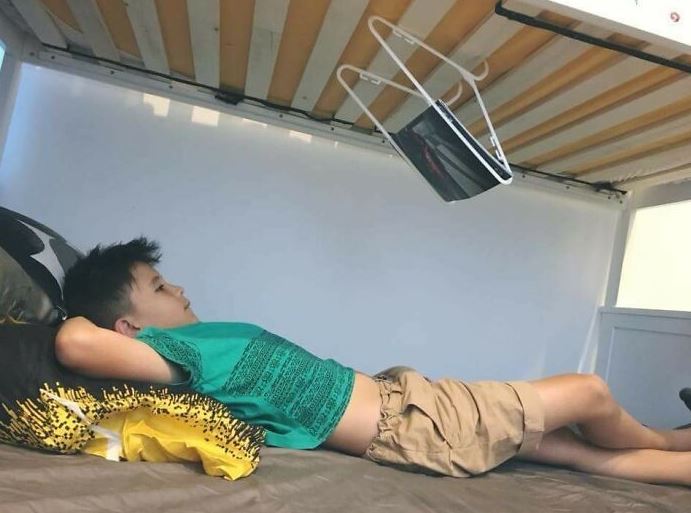 ide nyeleneh kaum mager nonton film di kamar Berbagai sumber