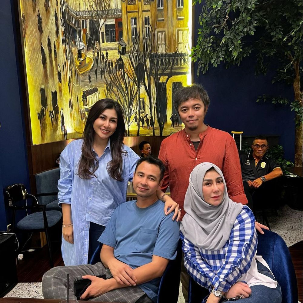 potret kedekatan suami seleb dengan kakak ipar © berbagai sumber