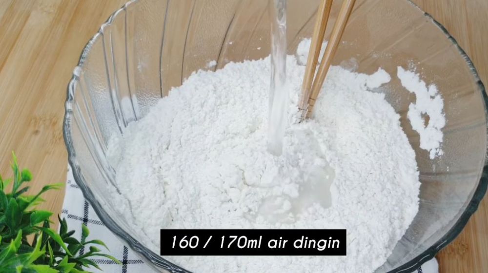 Tanpa telur dan ragi, begini trik meracik adonan cakwe agar hasilnya berongga dan mengembang sempurna