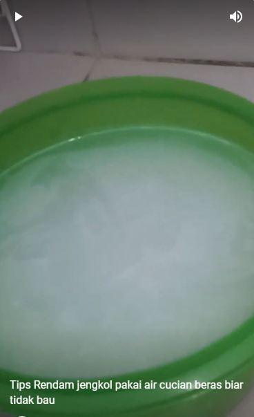 Bukan direbus pakai kopi atau rempah, begini cara basmi bau tak sedap pada jengkol pakai 1 bahan